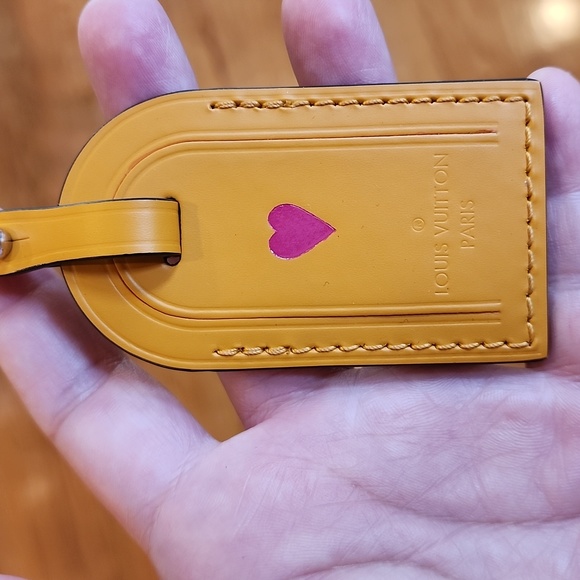 BRANDNEW LOUIS VUITTON LV SMALL LEATHER YELLOW SAFRAN SAFFRON LUGGAGE TAG - Picture 4 of 10